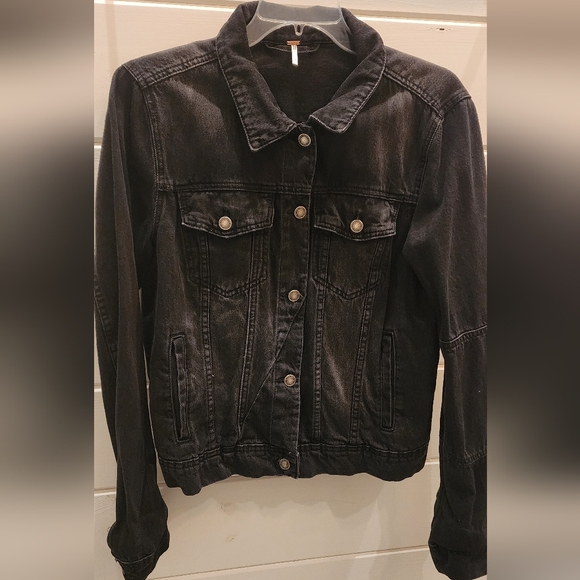 Like New Free People Rumors Women's Black Denim Jacket - Size Large - Picture 6 of 15